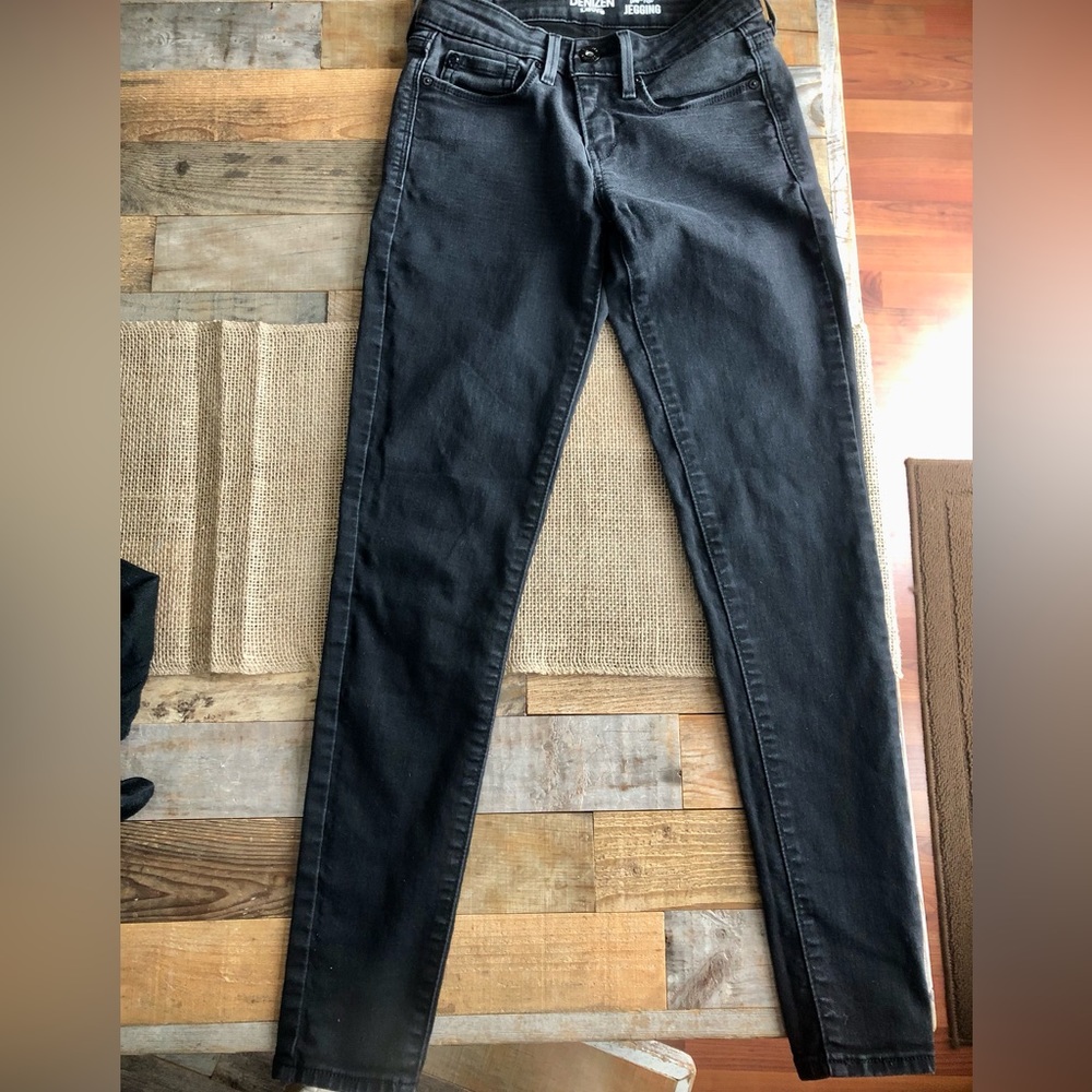 Levi’s Denizen Faded Black Skinny Jeans